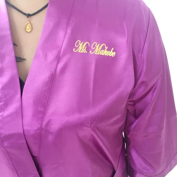 1pcs Personalizada Aniversario de Cumpleaños de la Boda propuesta photo props despedida de dormir spa kimono nombre personalizado túnicas de raso