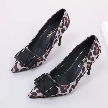 2019 primavera de Europa y América sexy de poca profundidad de la boca de una sola zapatos botón cuadrado de gamuza punta fina con leopard zapatos de tacón alto de las mujeres
