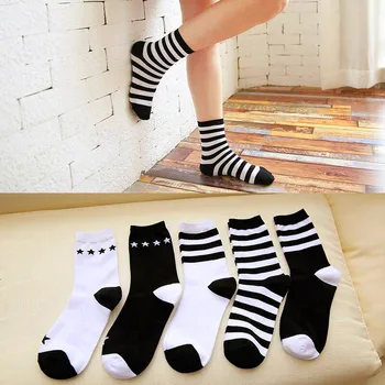 5 Pares Blanco Negro striple Simple Estilo Deportivo Harajuku Calcetines de las Mujeres de Algodón Estrella Calcetines de Tobillo de la Moda Femenina Divertidos Calcetines de Rayas