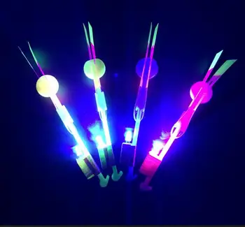 50Pcs/lot Gran Luz LED Flecha Volando Juguetes de Parte de la Diversión de los Niños al aire libre de Parpadeo de Juguete de la Mosca de Color de la Flecha que Parte de la Diversión de Regalo al Azar 51333
