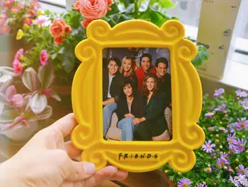 Amigos de televisión central perk mónica del marco amarillo mini marco de fotos