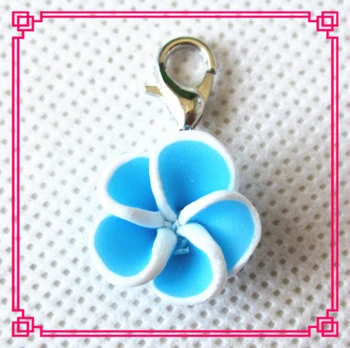 Caliente la venta de 20pcs/lote de 10 mm de color azul de la flor de Frangipani cuelgan amuletos broche de langosta encantos de vidrio flotante medallones