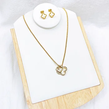 Collar de Acero inoxidable Para las Mujeres Hombre Amante del Trébol de Oro Y Color Plata Colgante de Collar de Compromiso de la Joyería