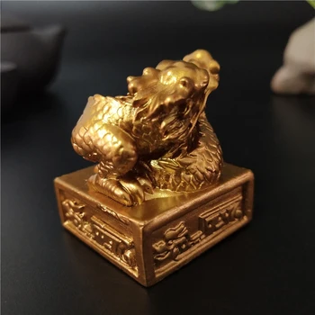 De Oro Dragón Chino De La Estatua De Figurillas De Jade Imperial Sello De Artesanía De La Decoración Del Hogar Feng Shui Año Zodiaco Escultura Del Dragón Estatuas 4546