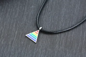 FXM LN66 collar de acero inoxidable caliente de la venta a la mujer el hombre 20mm Triángulo rosa arco iris de acero de color de regalo de las mujeres de Corea del estilo de la amante de regalo