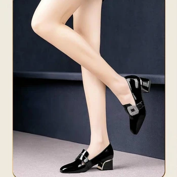 Las mujeres de Cuero de Patente de la Hebilla de las Bombas de 2020 la Nueva Mujer de Cristal de Deslizamiento en pies Cuadrados Gruesos Tacones de Mujer de Moda Negro de las Señoras Zapatos de Vestir