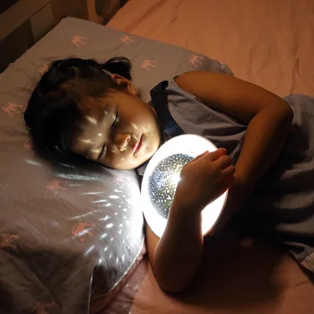 Luz de Noche LED de la Novedad Luminoso Juguetes Cielo Estrellado Proyector de la Batería USB Luz de la Noche RomanticCreative de Navidad de Cumpleaños de Juguetes Para los Niños