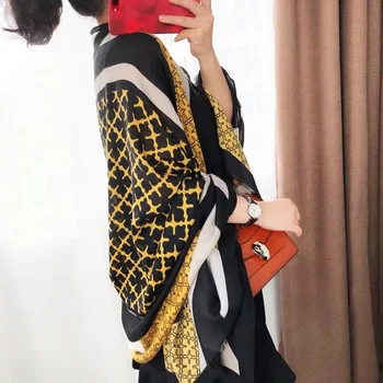 Marca de lujo de bufandas de color clásico de coincidencia geométrica de poker bufanda de seda de las mujeres de invierno versión coreana salvaje split chal de doble uso