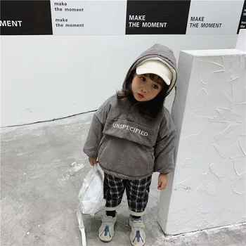WLG de Invierno niñas y niños, parkas niños de terciopelo con capucha de manga larga carta impresa beige gris de la capa del bebé ropa gruesa
