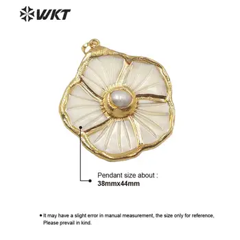 WT-JP171 WKT Natural Shell Colgante en Forma de Flor de Concha Y Perla Colgante de Oro Galvanizado de las Mujeres de Moda Colgante de la Joyería de Encontrar