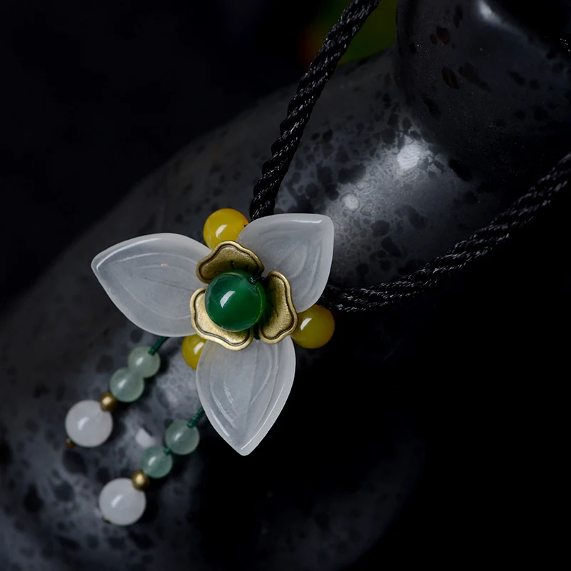 Gargantilla para las mujeres de moda lindo encanto de la moda de xiuyan flor de piedra verde amarillo perlas colgante de cadena corta de la vendimia de la joyería 0
