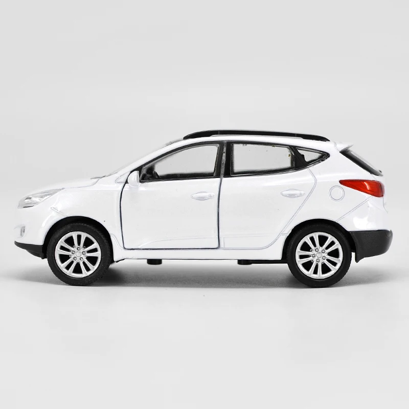 Mejor venta de 1:36 Hyundai ix35 SUV de aleación modelo de coche,la simulación de fundición a presión de tirar la puerta de nuevo modelo,los niños, el niño de juguetes,gastos de envío gratis 1
