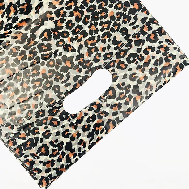 Marrón Leopardo de Impresión de Plástico de Embalaje de Regalo de Espesor Bolsas de Plástico Con Asa de Ropa de Empaquetado del Regalo de Boda de la Bolsa de 50pcs Gran 25x35cm 1