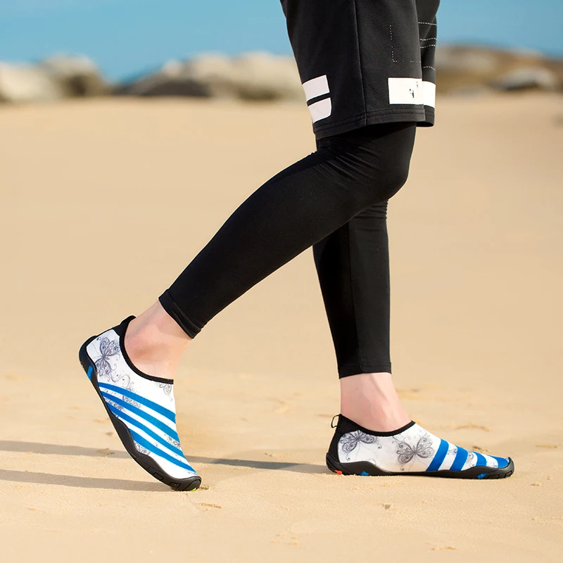 Zapatillas de deporte de playa de Natación de Zapatos de los hombres Zapatos de Aqua de Agua de las mujeres Zapatos descalzos unisex tamaño 35-46 zapatilla agua zapatos mujer 2020 1