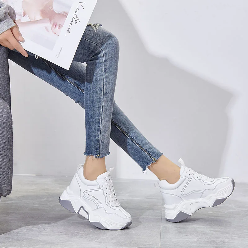 El aumento de Cuero Blanco Zapatos de las Mujeres 2020 Primavera, Verano Nuevos Salvajes Plataforma Estudiante Zapatos de los Deportes de 8cm Casual Zapatos Transpirables 2