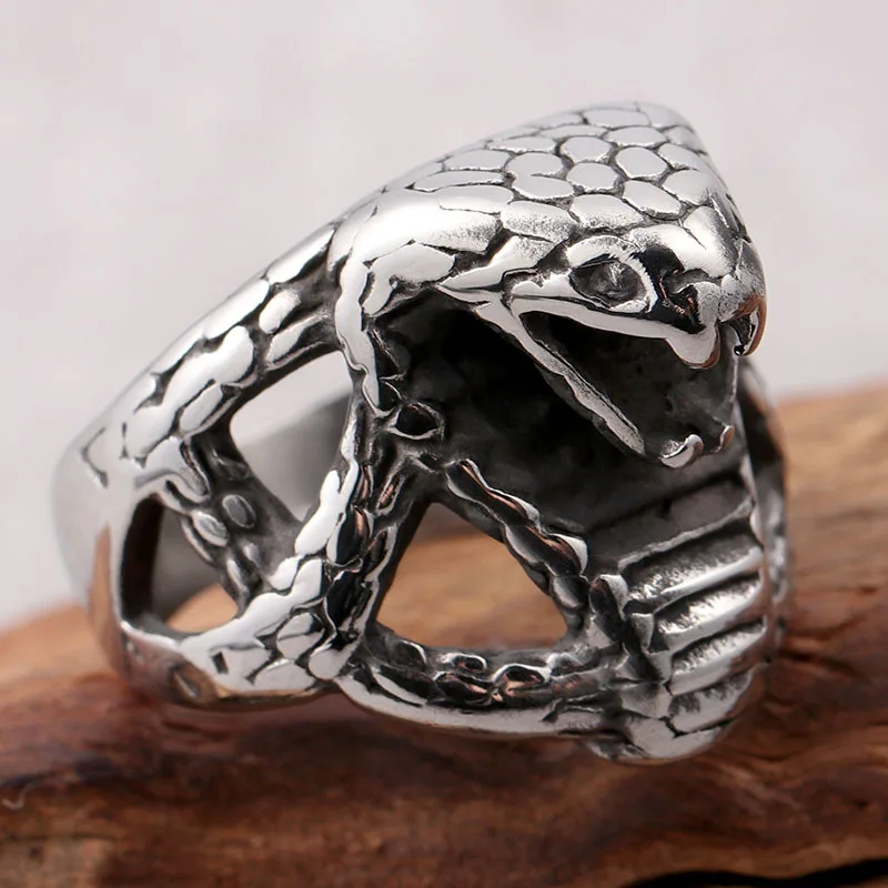 Europa y los Estados unidos nueva tendencia de titanio de acero de los hombres del anillo creativo del zodiaco de la serpiente de un solo índice del anillo de dedo anillo retro 2