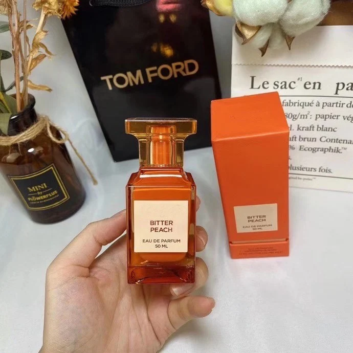 2020 Verano 5 fragancia Fabuloso Soleil Blanc Oud Wood Perfume de la Rosa Pinchazo Para Hombres, Mujeres Oud Wood Parfum Spray Nuevo en caja 3