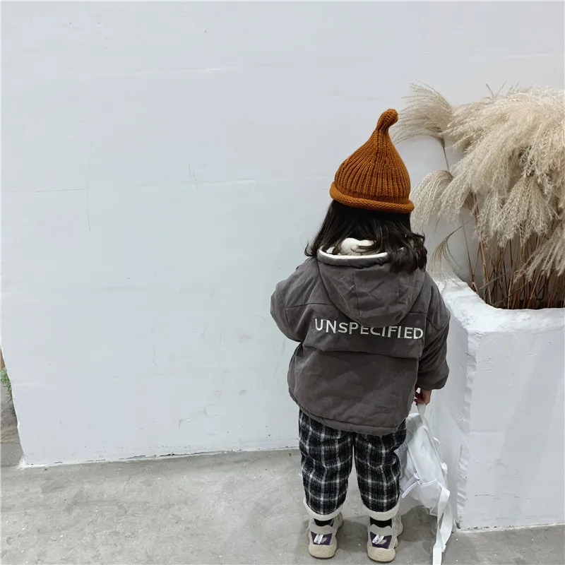 WLG de Invierno niñas y niños, parkas niños de terciopelo con capucha de manga larga carta impresa beige gris de la capa del bebé ropa gruesa 3