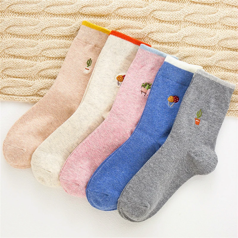 De las nuevas mujeres de color sólido de bordado de la moda de alta calidad de algodón calcetines de tubo de 5 pares 4