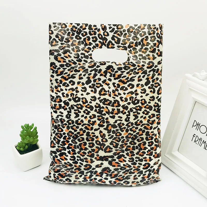 Marrón Leopardo de Impresión de Plástico de Embalaje de Regalo de Espesor Bolsas de Plástico Con Asa de Ropa de Empaquetado del Regalo de Boda de la Bolsa de 50pcs Gran 25x35cm 4