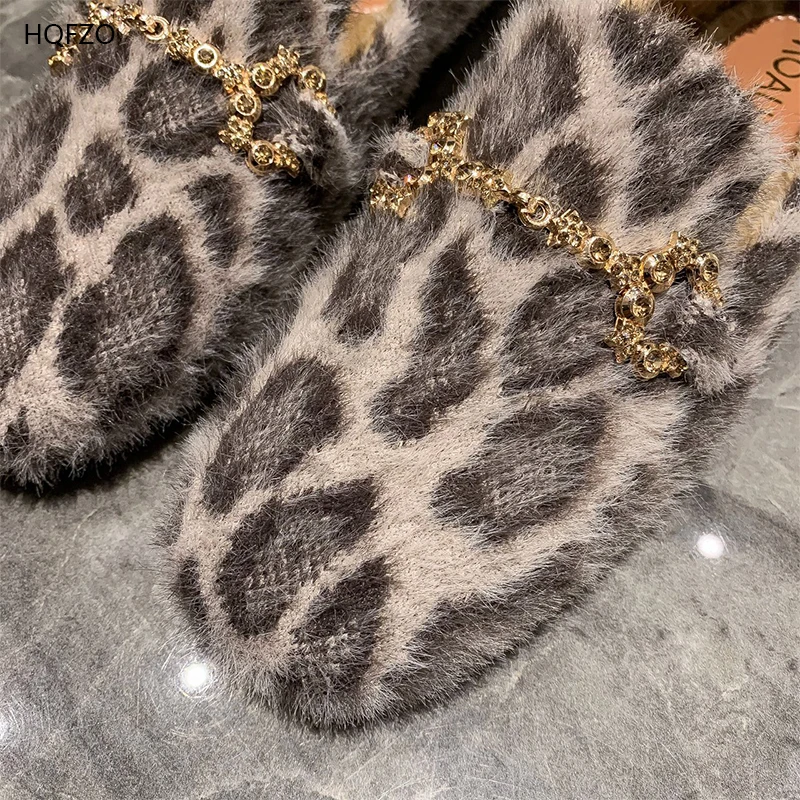 HQFZO Moda Plana Mujeres Mocasines de Peluche de Leopardo Puntera Redonda Otoño Invierno Resbalón En los Zapatos de diamantes de imitación Hebilla de Mulas 2021 Nuevo 4