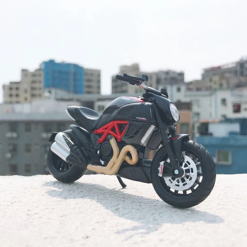 Maisto 1:18 Ducati Diavel Carbo Fundido a troquel de la Aleación de la Motocicleta Modelo Viable Shork-Absorbedor de Juguete Para los Niños Regalos de Recogida de Juguetes 4