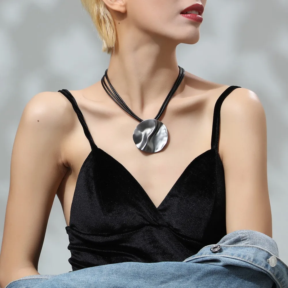 De moda las Mujeres de la Joyería de Cuero Negro Gargantillas Collar Gris con Colgante de Collares & Colgantes Collares Grueso Gargantilla de Suspensión Nueva 5